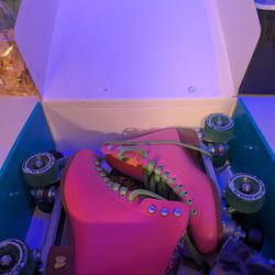 Moxi watermelon Skates Size 8 