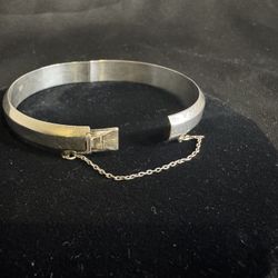 Sterling Silver 925 Hinged Bangle Bracelet w/ Safety Chain – 12g