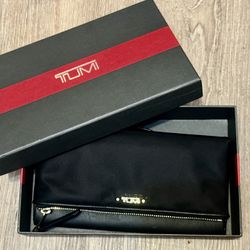 NWT Tumi Voyageur Travelers Wallet