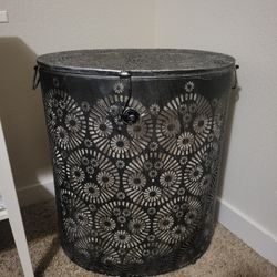 Metal Laundry Hamper/Bin w/Lid