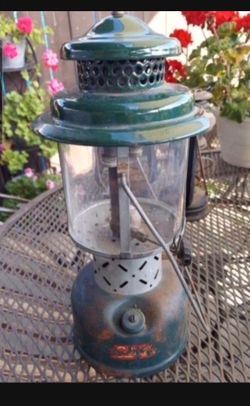 Antique Classic 1958 Coleman Lantern Model 220 E