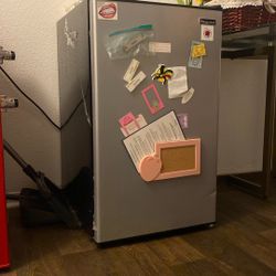 Mini Fridge 