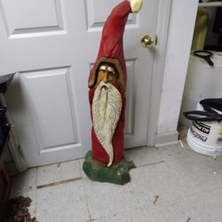 Chain Saw Carved Santa Clause Old World Style    4 Foot Tall