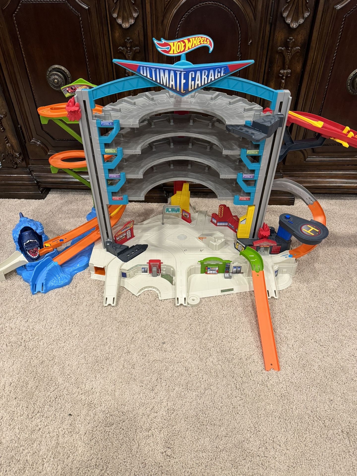 Hot Wheels Ultimate Garage And Criss Cross Crash