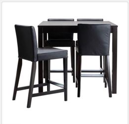 Bar high table with same chairs with white covers