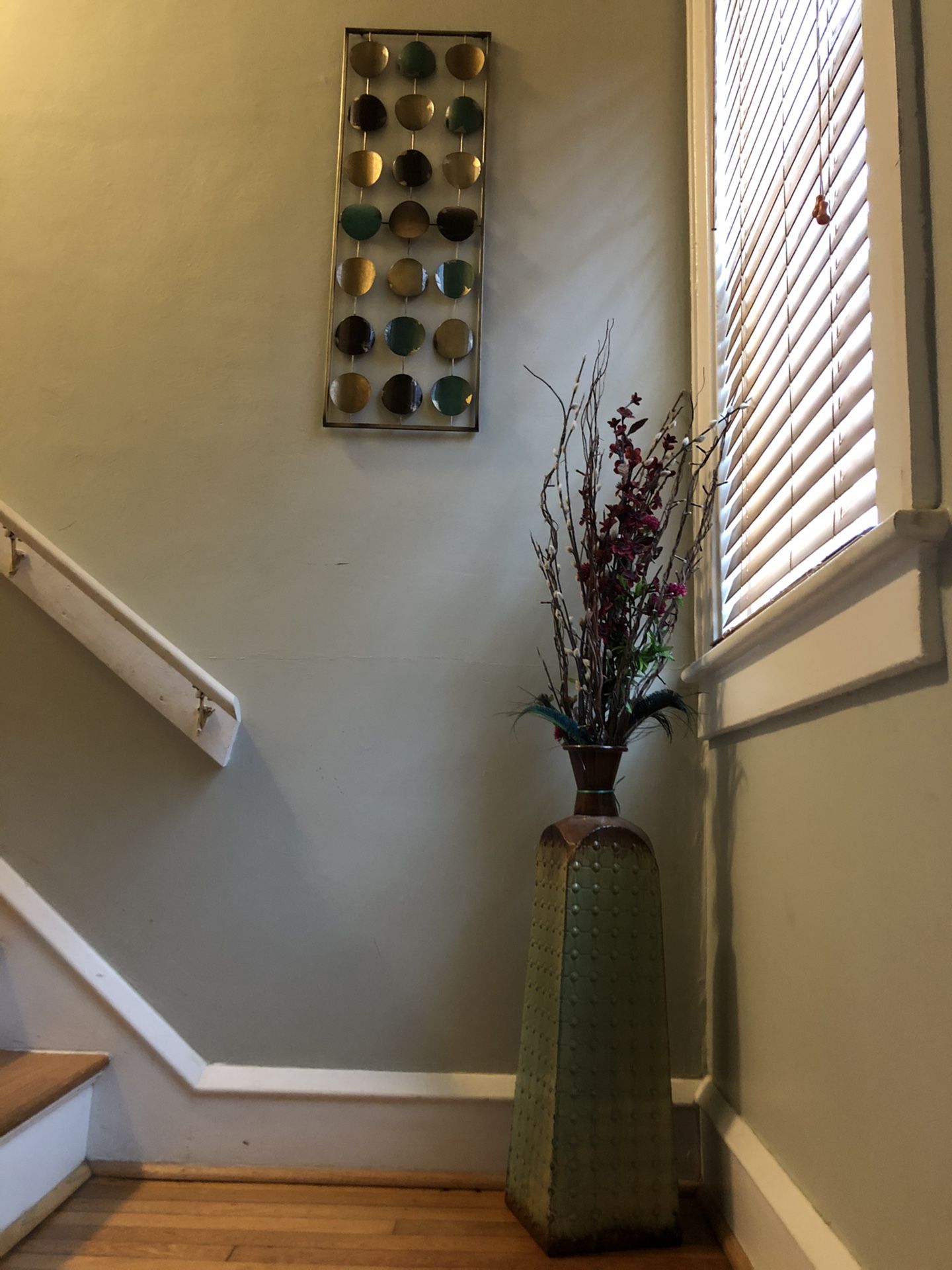 Home Decor Picture and vase with flowers