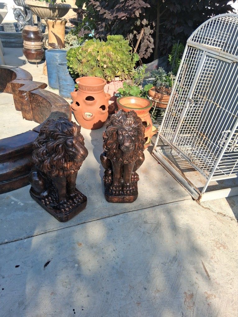 Concrete lions