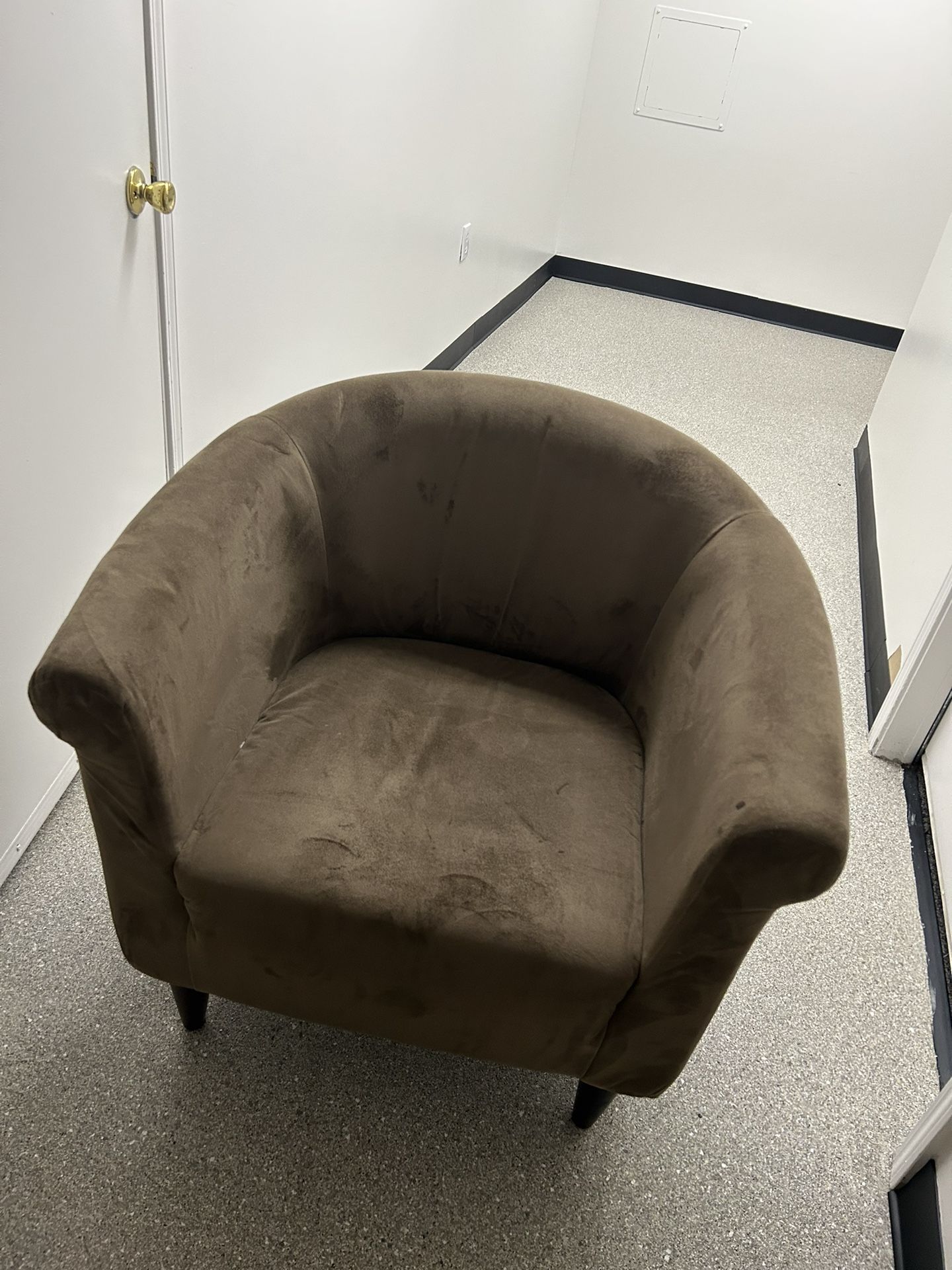 Cozy chocolate Brown Bucket Chair