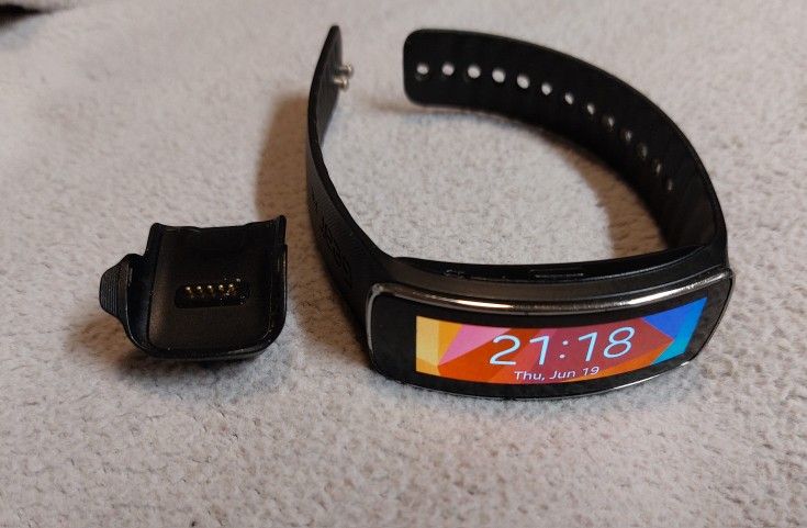 Samsung Gear Fit With Charging Base