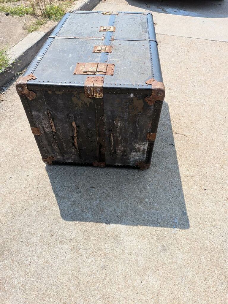 ANTIQUE  VINTAGE HARTMAN STEAMER TRUNK 