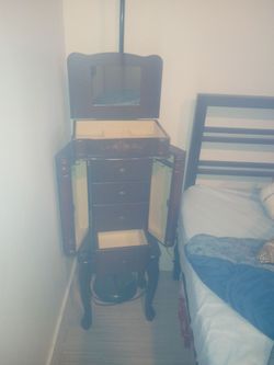 Jewelry box jewelry box