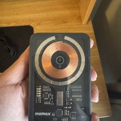 Momax 10000mAh Portable MagSafe Charger Power bank 