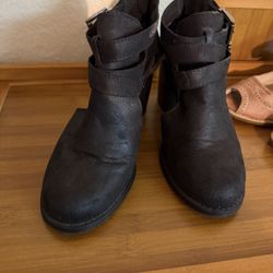 Black boots