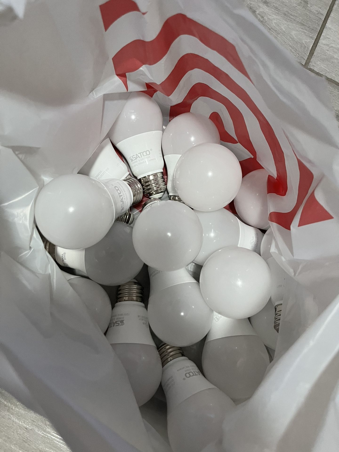 18 Light Bulbs For Sale Satco 120v 60hz 150ma 800 Lumens