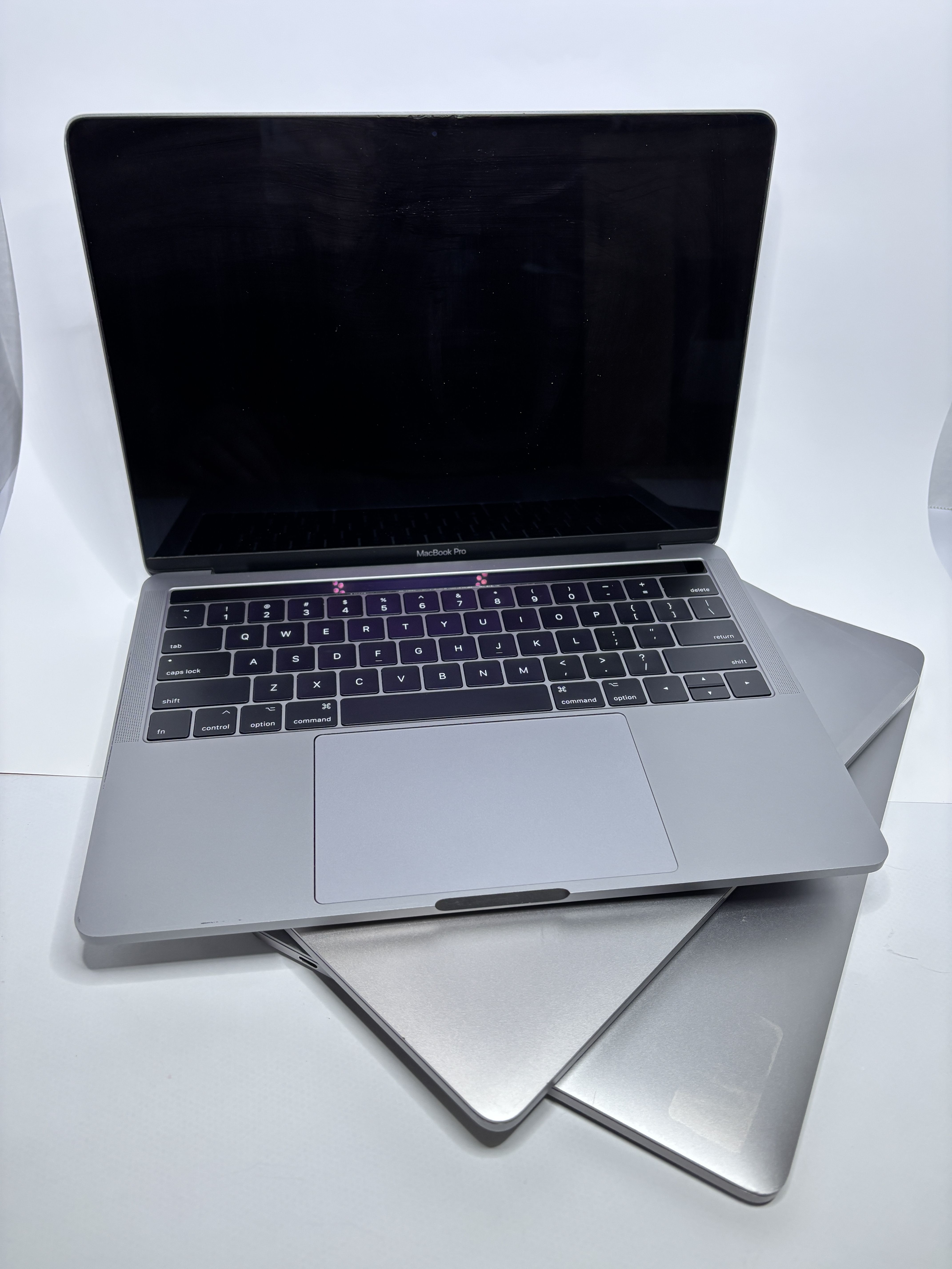 MacBook Pro 13"(2016) A1706, Four Thunderbolt 3 Ports, Intel Core i5 2.9 GHz, 16GB RAM, 500GB SSD, TouchBar - Space Grey