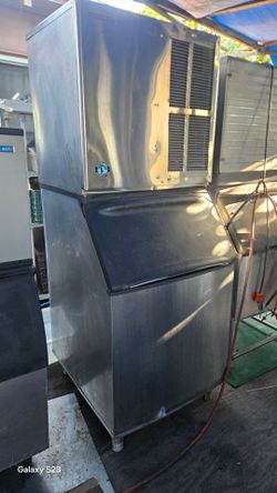 Hoshizaki Commercial Ice Machine with Bin