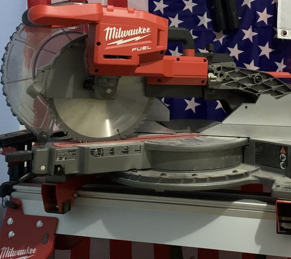 Milwaukee 10 inch miter saw with stand for Sale in Spring Valley, CA