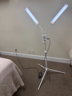 Light with tripod stand