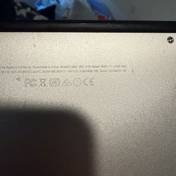 1 MacBook Air 2 iPads For Parts Only 