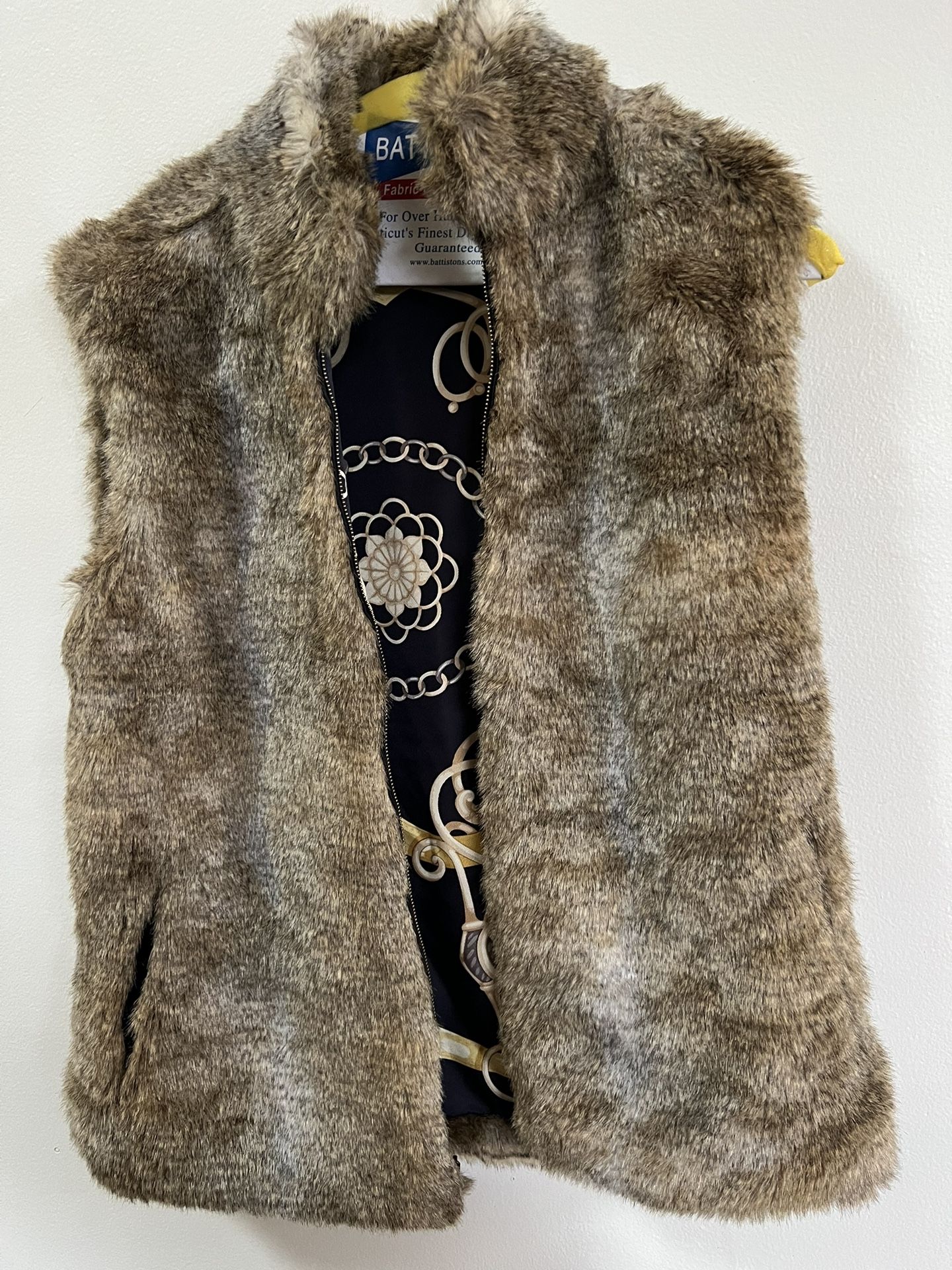 XS Ladies Faux Fur  Vest 100%silk Lining