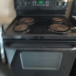Black GE Self-Cleaning Cooktop-Oven Combo