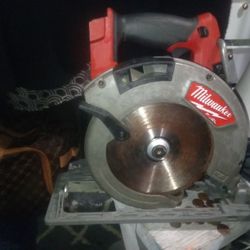 Milwaukee Circular Saw 