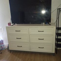  White Cabinet  And Close Rack