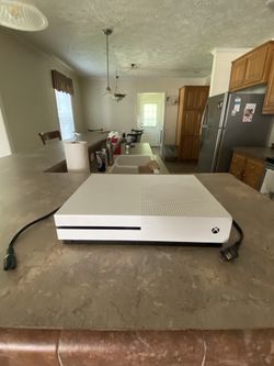 Xbox One S  No Controller HDMI Cord  Disc Version 