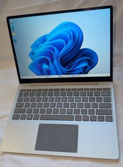 Very Nice MICROSOFT SURFACE LAPTOP GO  WINDOWS 11 PENTIUM i5
