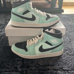 Air Jordan 1 Mid 8 And 1/2 W