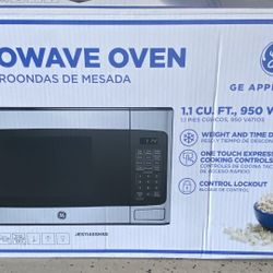 GE Microwave - Brand New 