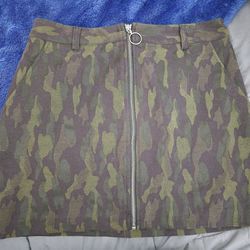 Camo Skirt with Zipper (Size 29)