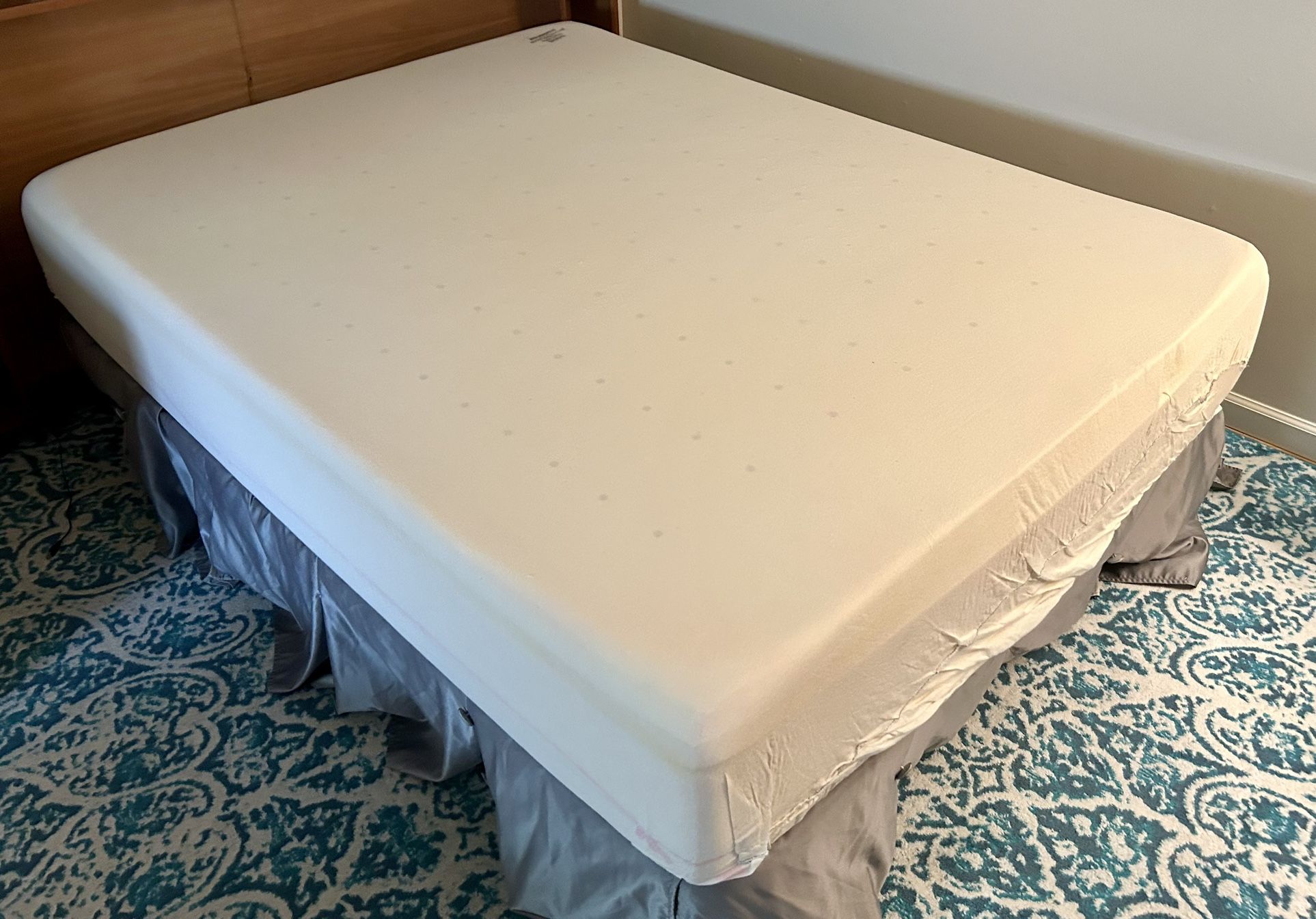 Queen Size Memory Foam Mattress (11” x 60” x 79”)