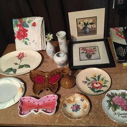 Lot of 14 vases plates bowl picture tablecloth grandmother flowers and butterflies home decor