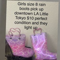 Girls Rain Boots ( Light 💡 Up Heels  10$ ) GREAT CONDITION 