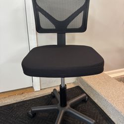 Brand New Black Mesh Back Height Adjustable Office/Task Chair