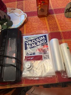 Food sealer with bags