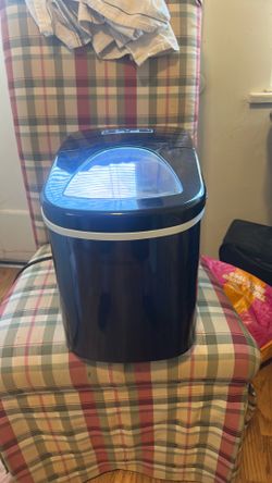 Countertop ice maker