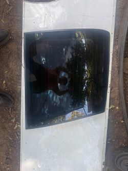 95-99 Chevy Tahoe lift gate glass