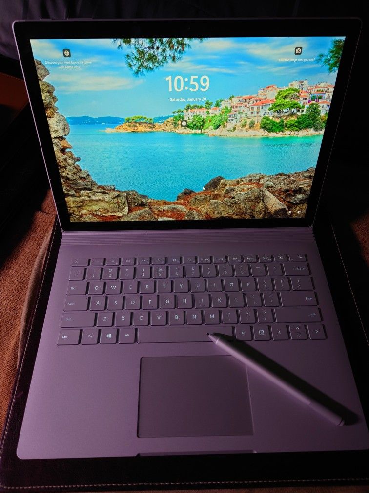 Microsoft Surface Book 2 – 13.5” 2-in-1 Touchscreen i5 / 8GB / 256GB SSD – Pen + Charger