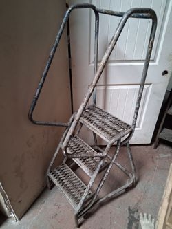 Rolling Warehouse Step Ladder