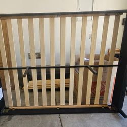 QUEEN SIZE BED FRAME 