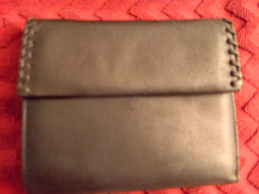 New Buxton Quality Leather  Tri-fold Wallet 
