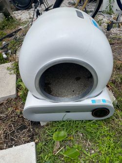 Electric self cleaning cat litter box