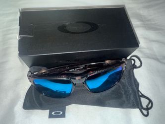 Oakley Holbrooks