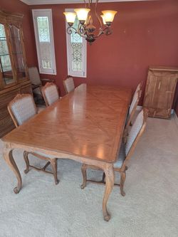 Dining room table
