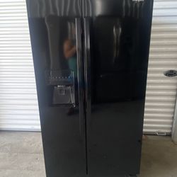 Beautiful Fridge Black No Issues Working Great $179