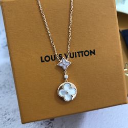 LOUIS VUITTON 18K Pink Gold Diamond Idylle Blossom Pendant