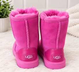 Kids UGGS size 10