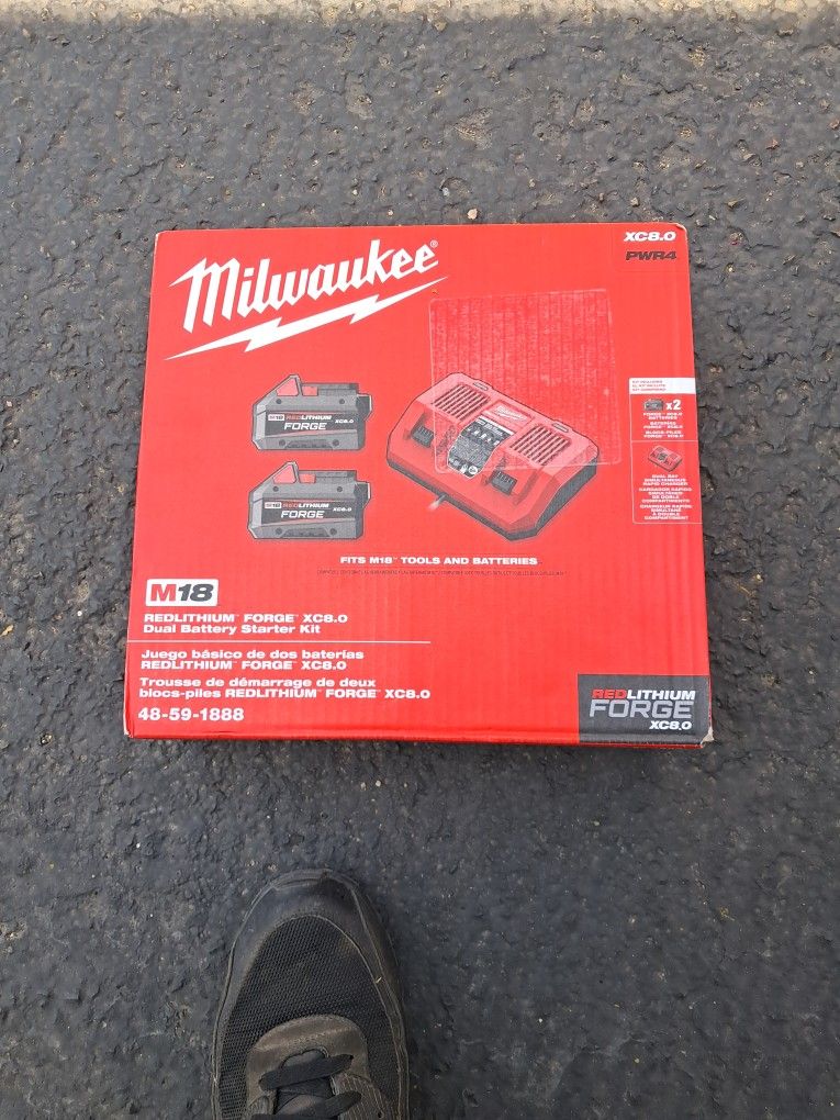Milwaukee Red Forge 8.0 Battery And Rapid Charger Kit X2